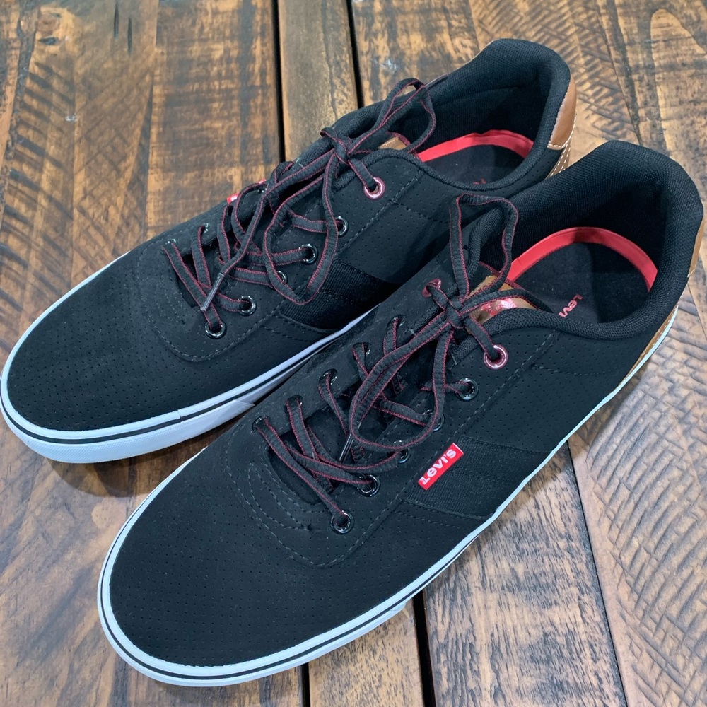 Mens Levi’s casual shoes Size 13.